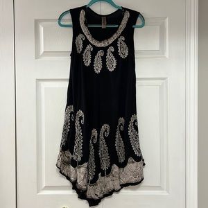 India Boutique Handkerchief style 🌸 one size fits all black sleeveless dress